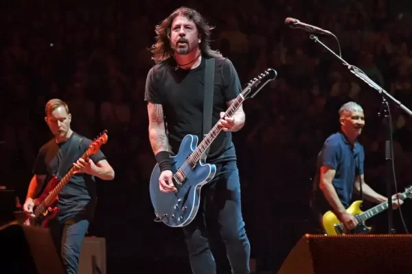 Foo Fighters' Dave Grohl Rocks With Taylor Hawkins Cover Band